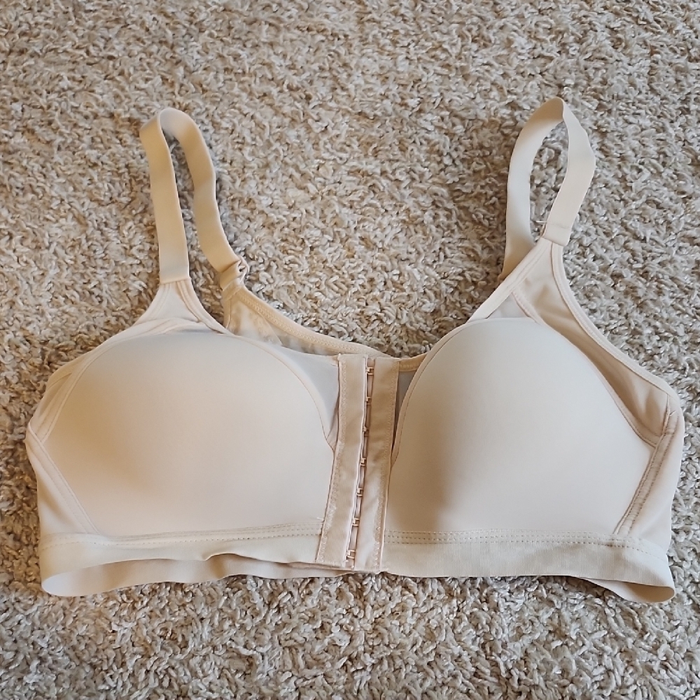 Elegant Cream Front-Closure Bra